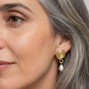 Brinco Rococó em Alumínio com Pérola