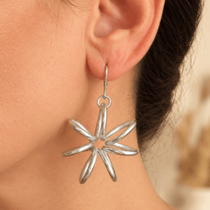 Brinco Escultural Feminino Confortável em Alumínio - Flor Espiral