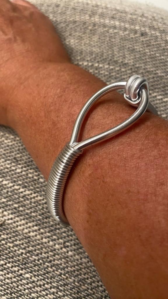 Pulseira de alumínio