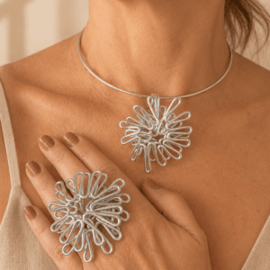 Conjunto Feminino Entrelaçado - Anel e Colar