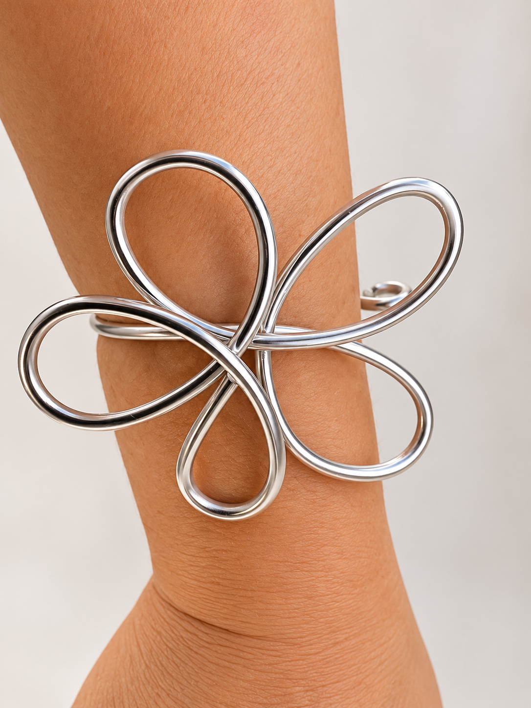 Bracelete Regulável Feminino Leve em Alumínio – Flores